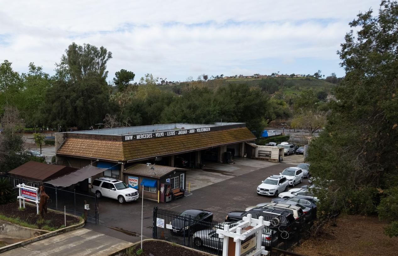 Aerial view of EAC Poway’s shop and parking area on Midland Road